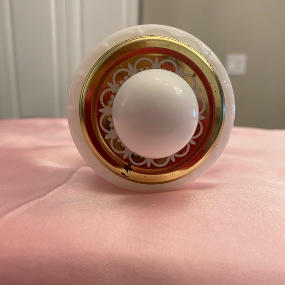 RARE VINTAGE WHITE MILK GLASS PERFUME BOTTLE WITH A SCREW CAP - Picture 3 of 8